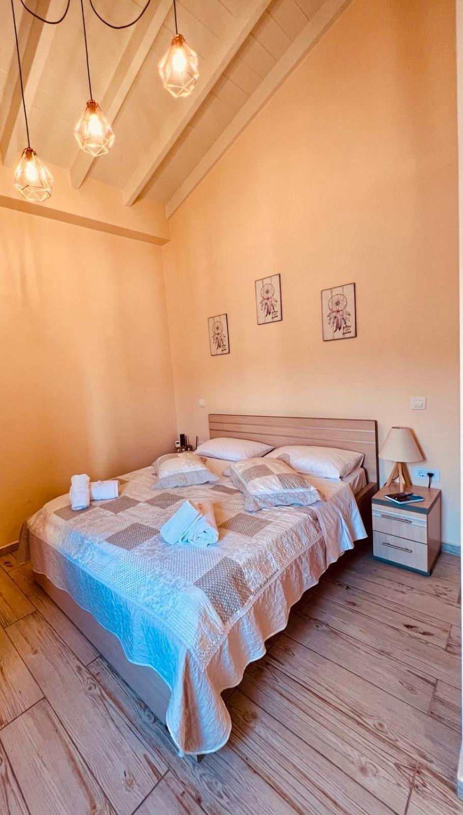 Kleanthi And Kostas Studios Сими Стая снимка