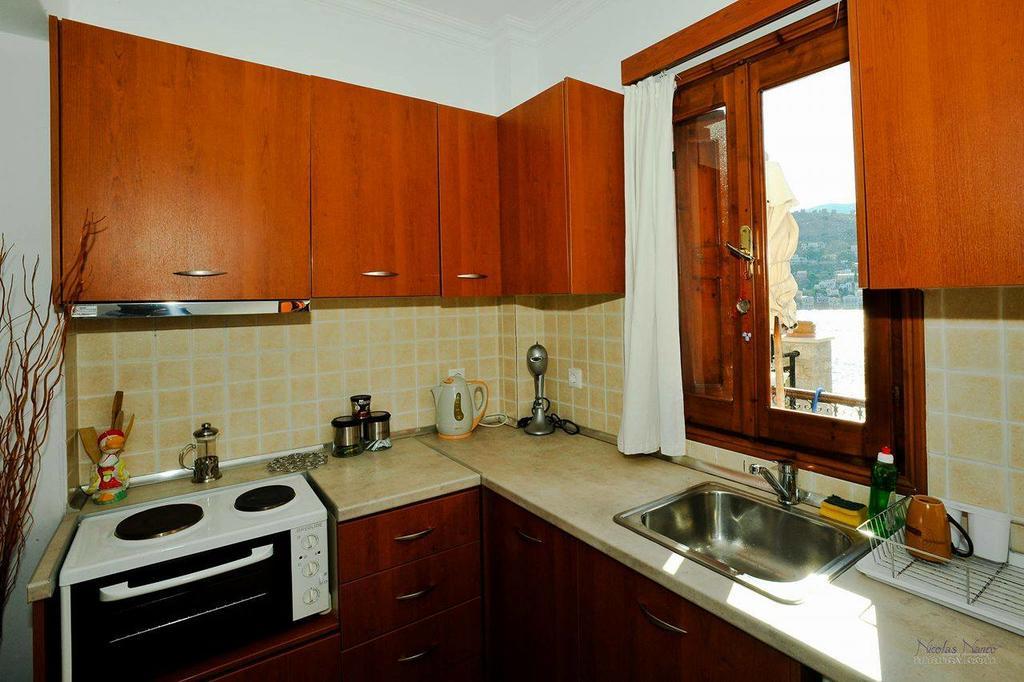 Kleanthi And Kostas Studios Сими Екстериор снимка